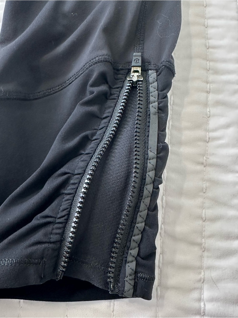 lululemon Runday Black Cropped High-Rise Capri Ruched Zipper Pocket Legging 4 - Picture 7 of 13